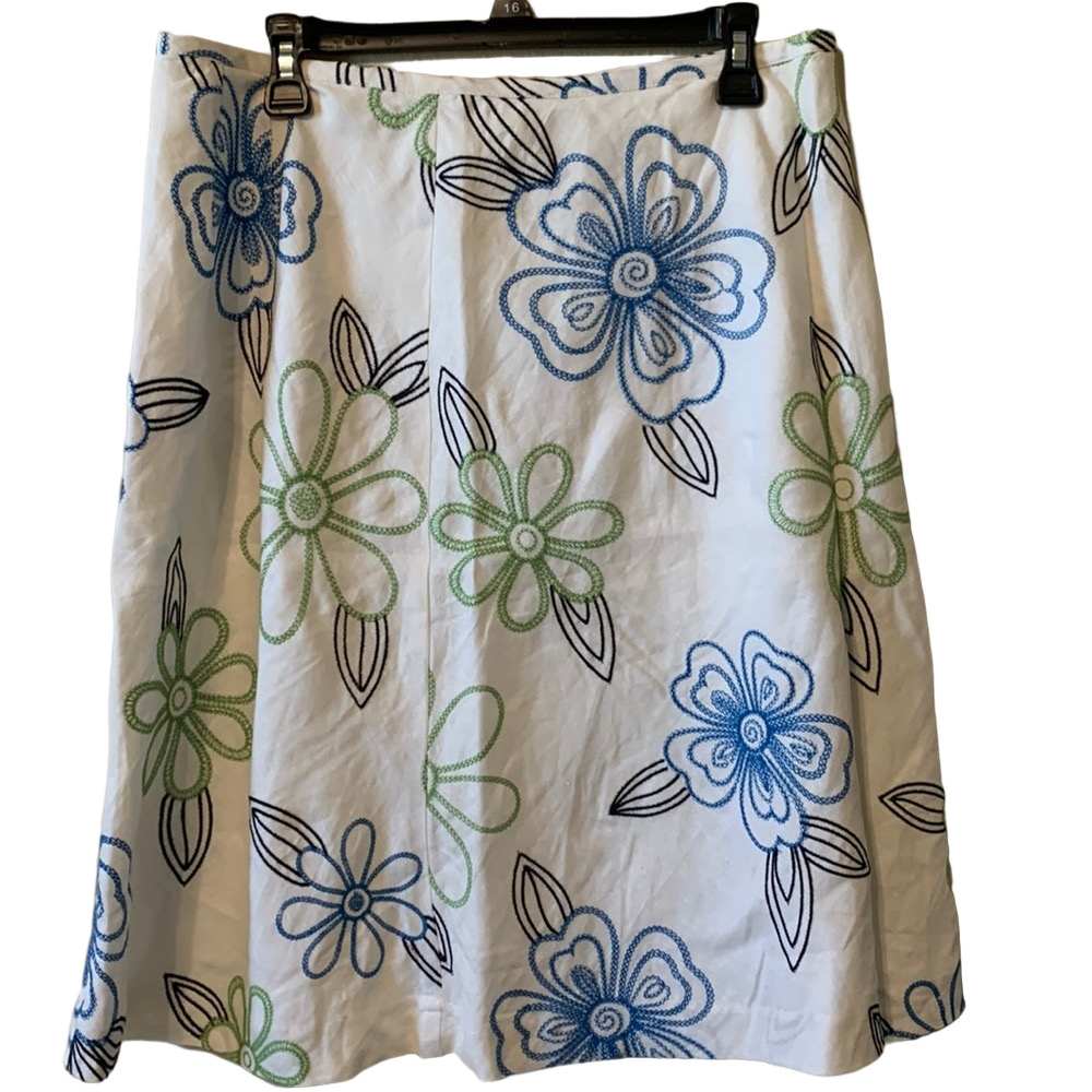 Dress barn lined white skirt in excellent condition with colored flowers - Picture 1 of 5